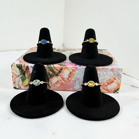 Elegant Gold Gemstone and Rhinestones Ring - Picture 3 of 8